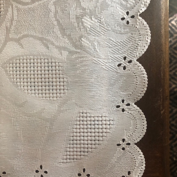 Vintage Floral White Lace Placemat Pair with Roses - Picture 11 of 15